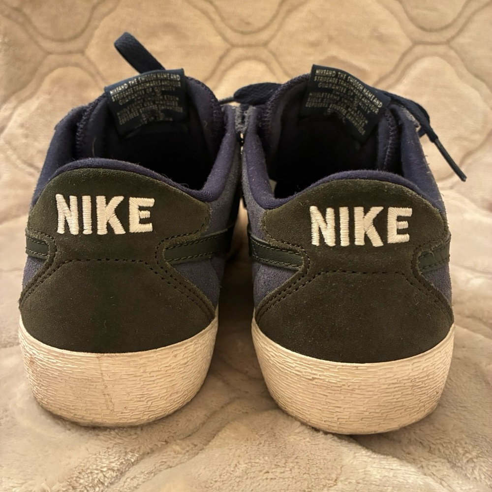 NIKE SB BRUIN LOW NAVY SUEDE WITH BLACK LOHO - EUC - Picture 2 of 6